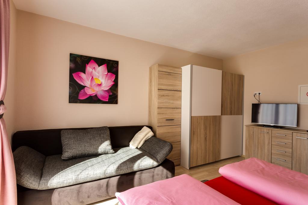 Biancas Ferienwohnung Im Haus Roswitha Tumpen Bagian luar foto
