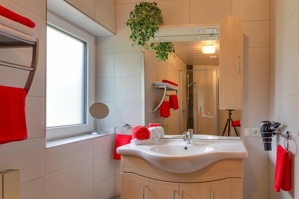 Biancas Ferienwohnung Im Haus Roswitha Tumpen Bagian luar foto