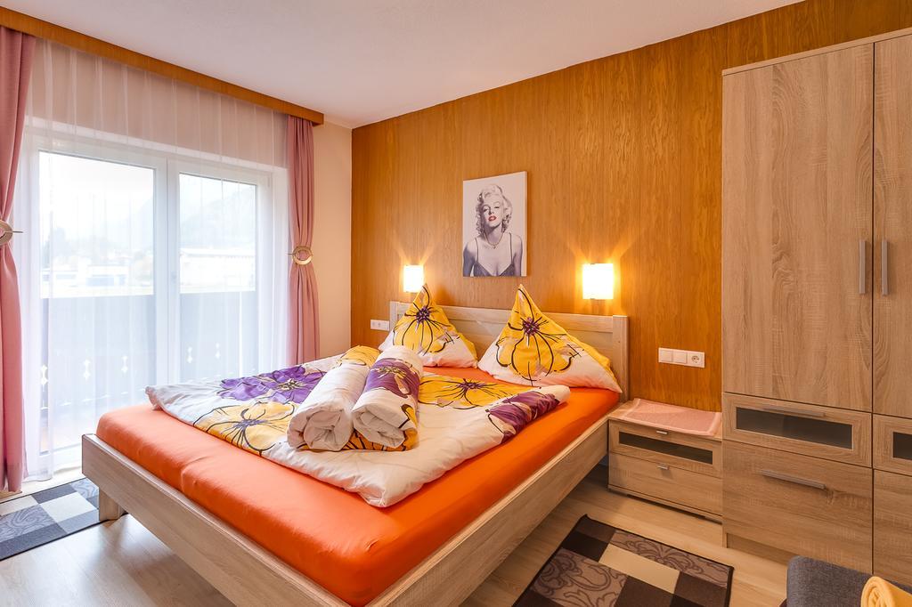 Biancas Ferienwohnung Im Haus Roswitha Tumpen Bagian luar foto