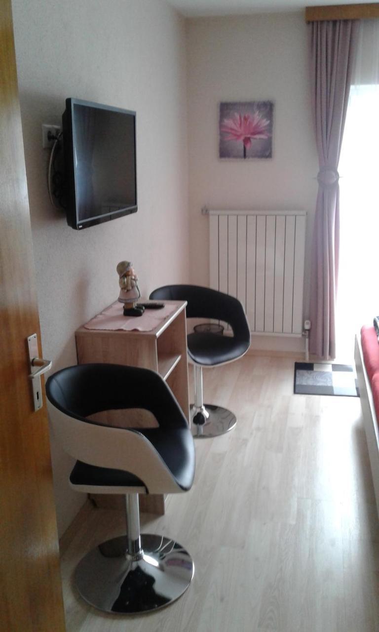 Biancas Ferienwohnung Im Haus Roswitha Tumpen Bagian luar foto